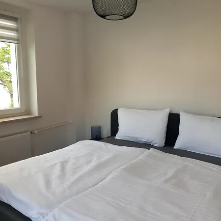 Appartement 1#netflix &wlan &kingsize Bett &kaffee Maschine & Zentral & 500m Innenhafen & 2 Min U Bahn *