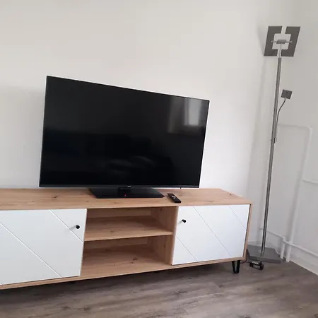 Apartmán 1#netflix &wlan &kingsize Bett &kaffee Maschine & Zentral & 500m Innenhafen & 2 Min U Bahn