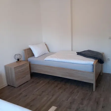 Appartement 1#netflix &wlan &kingsize Bett &kaffee Maschine & Zentral & 500m Innenhafen & 2 Min U Bahn *