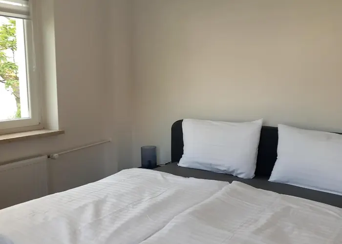 Appartement 1#netflix &wlan &kingsize Bett &kaffee Maschine & Zentral & 500m Innenhafen & 2 Min U Bahn *